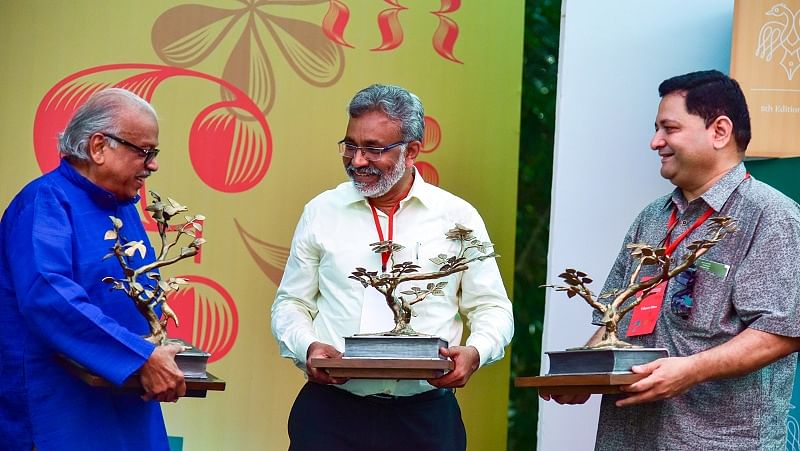 Bangalore Literature Festival (BLF) Book Prize award (from left) Dr H S Venkatesha Murthy, Tony Joseph and Udayan Mitra are seen at the BLF organised by Atta Galatta, at hotel Lalit Ashok in Bengaluru on Sunday. (DH Photo)