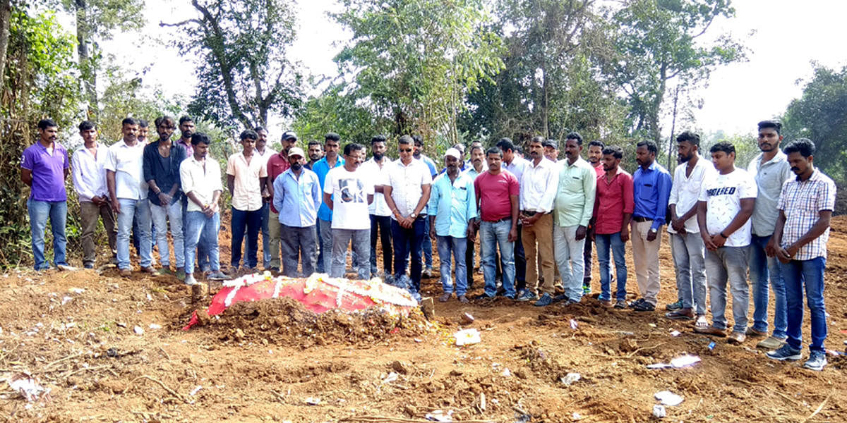 The remains of an exhumed body, were buried in the Hindu burial ground in Bethu village of Napoklu on Monday. DH Photo