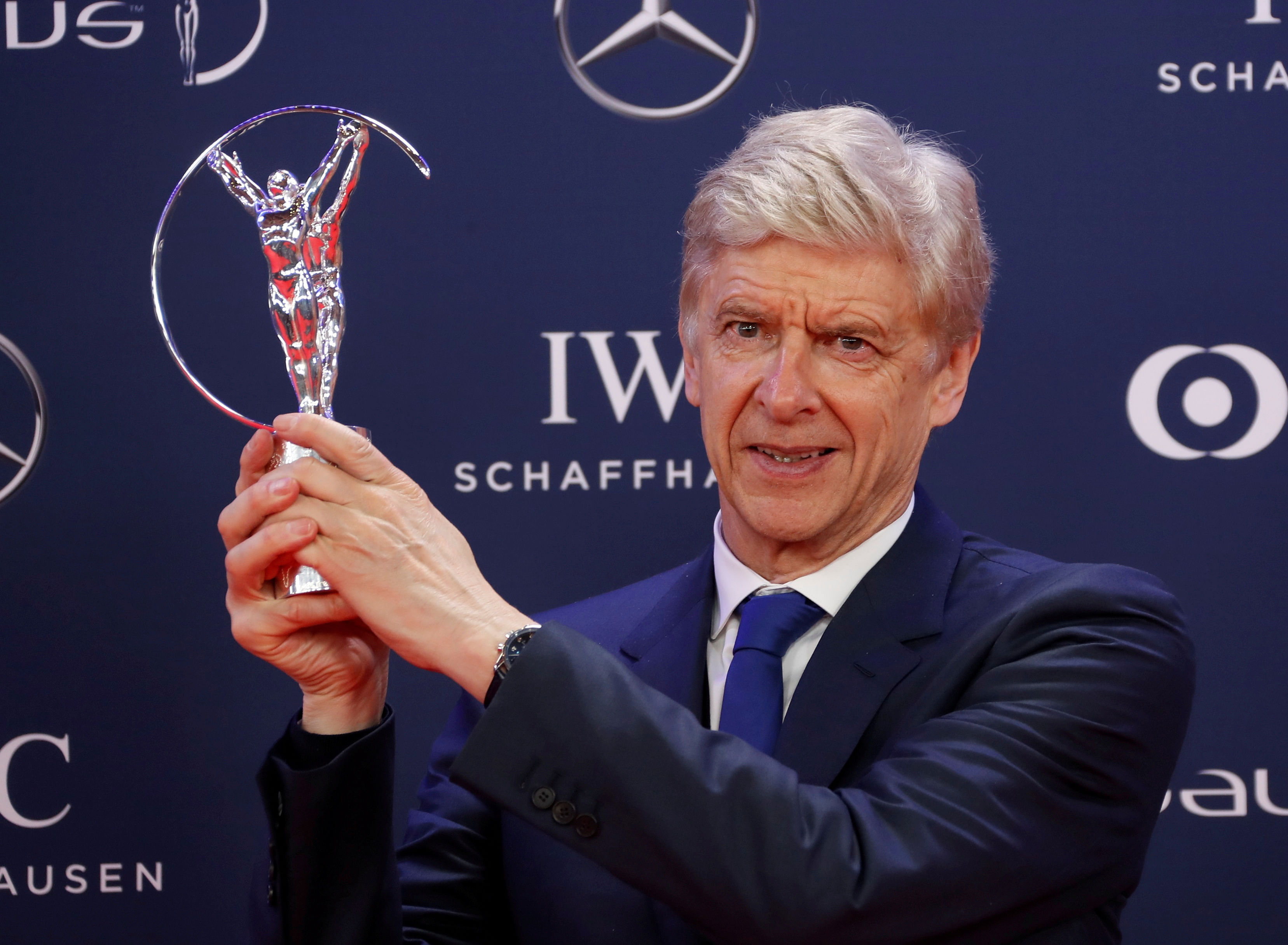 Arsene Wenger poses after winning the Lifetime Achievement Award. (Reuters Photo)