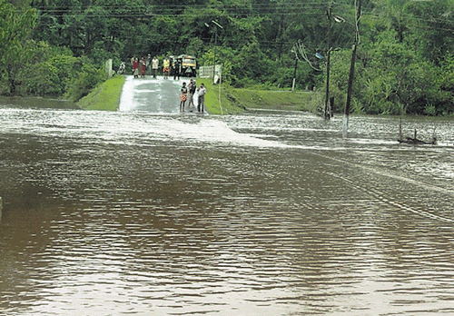 no way: A road connecting Bhagamandala with Napoklu is submerged as the Kodagu district continued to receive heavy rainfall on Wednesday. DH Photo