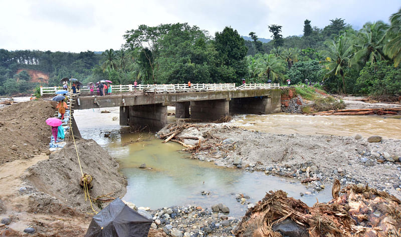 Officials acknowledge that government land was increasingly difficult to find. But they also maintain that it was within the means of the government to make all the required arrangements for the affected population. (DH Photo)