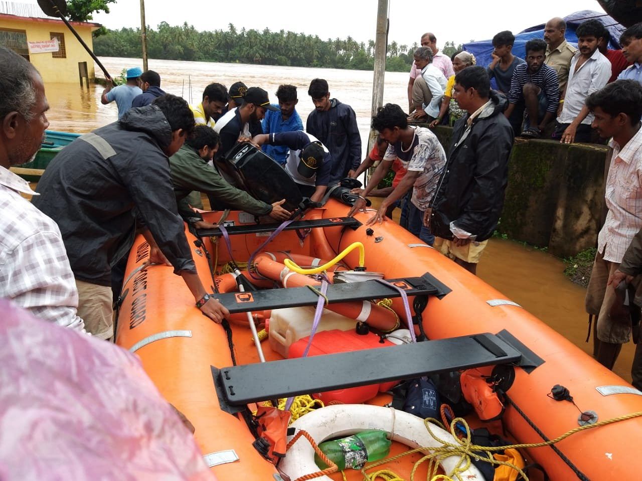 Health minister Eknath Shinde has sent medical teams to the flood-affected areas. DH photo