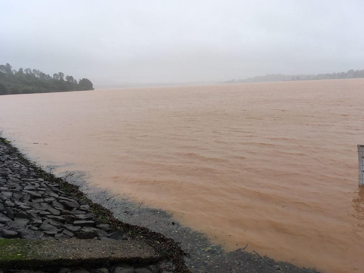 Heavy rains in the catchments of Krishna and its tributaries Doodhganga and Vedganga have resulted in 1.17 lakh cusecs water flowing into the river from neighbouring Maharashtra state. DH photo.