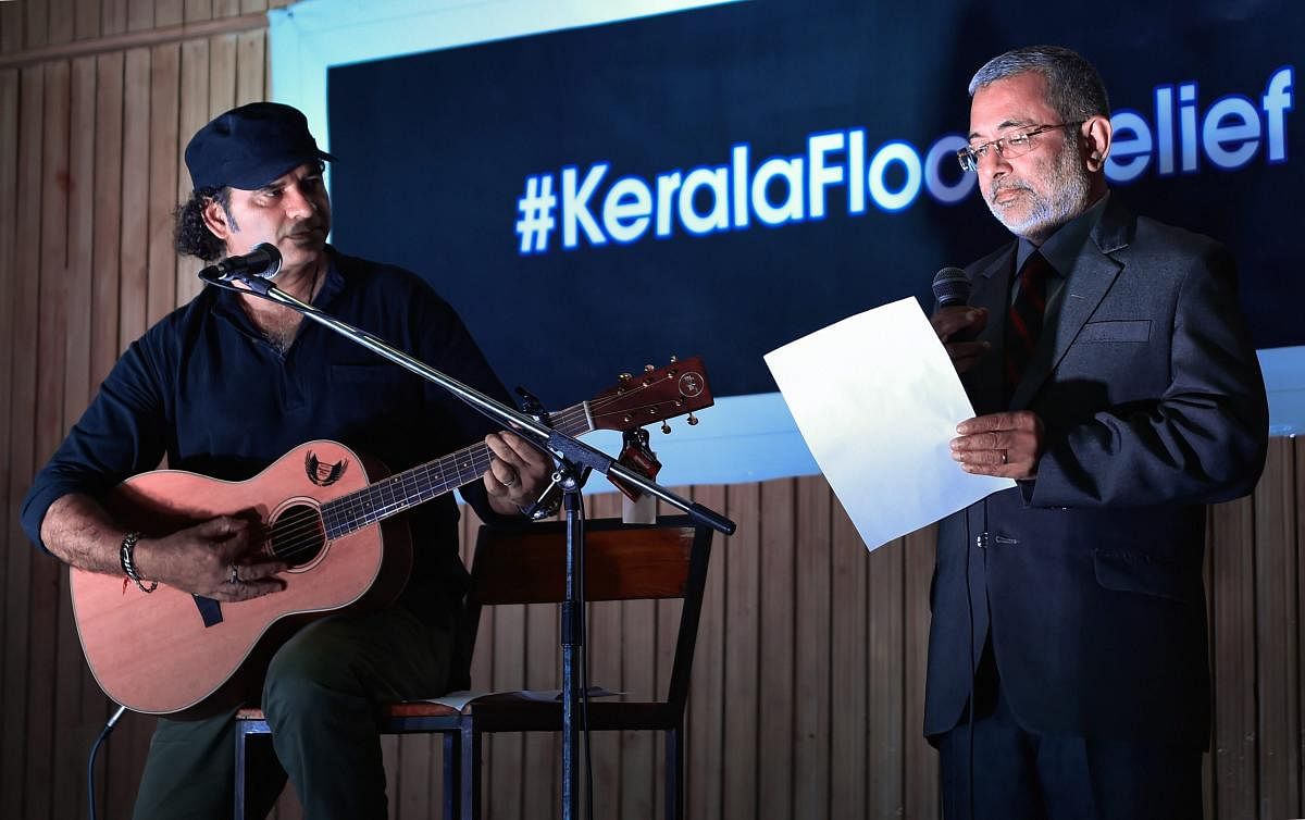 Supreme Court judge Justice Kurian Joseph and singer Mohit Chauhan perform during an event to contribute to the "Kerala flood relief fund", in New Delhi on Monday. PTI