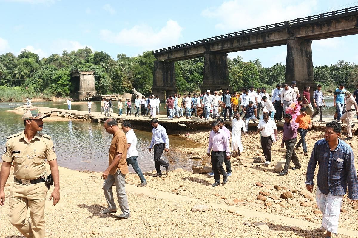 The inter-ministerial Central team inspects the collapsed Moolarapatna bridge on Thursday.