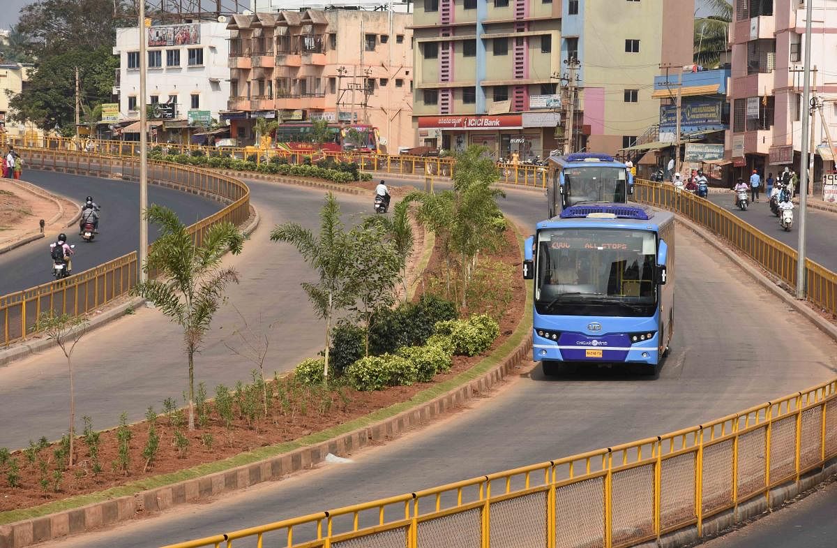 As many as 125 AC buses are plying on the 28-km four-lane dedicated BRTS corridor between Hubballi and Dharwad since March this year. DH File Photo