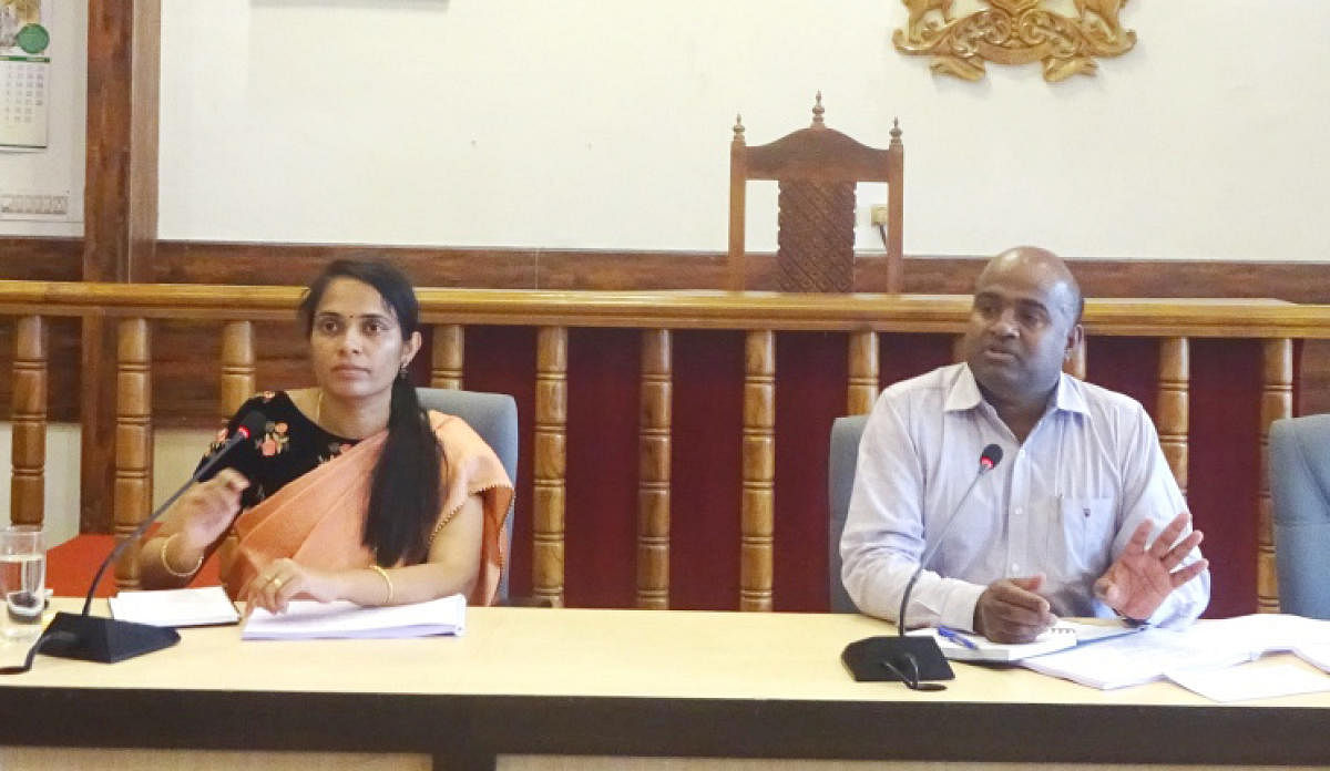 Kodagu District In-charge Secretary Anbu Kumar addresses a review meeting in Madikeri on Thursday. Deputy Commissioner Annies Kanmani Joy is present.