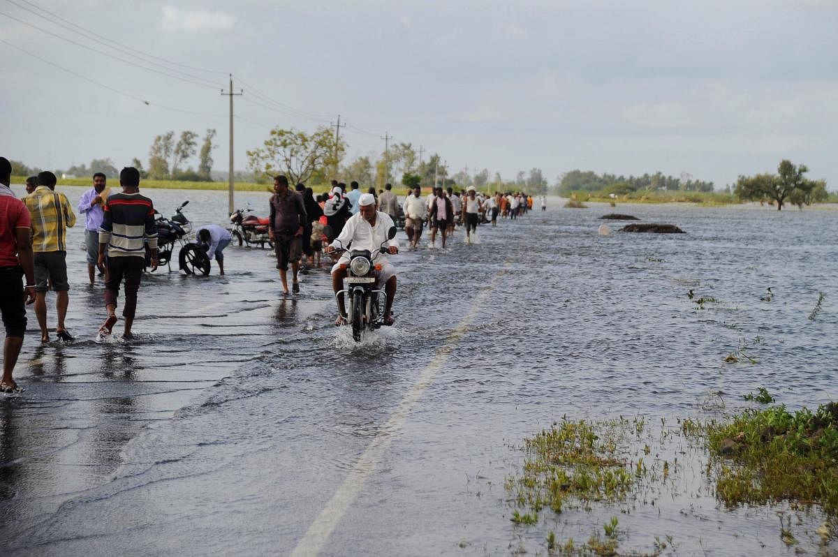 The inundated road leading to the fully submerged Darur village (DH Photo)
