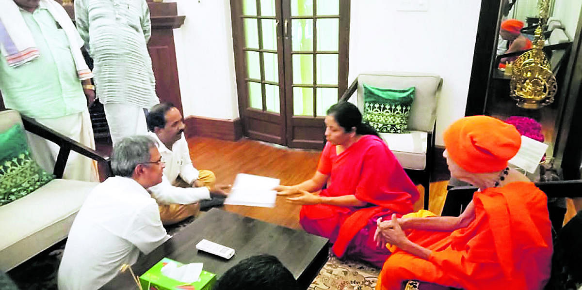 Pejawar seer Vishwesha Theertha Swami, along with Corporation Bank Officers’ Organisation representatives, met Union Finance Minister Nirmala Sitharaman recently.