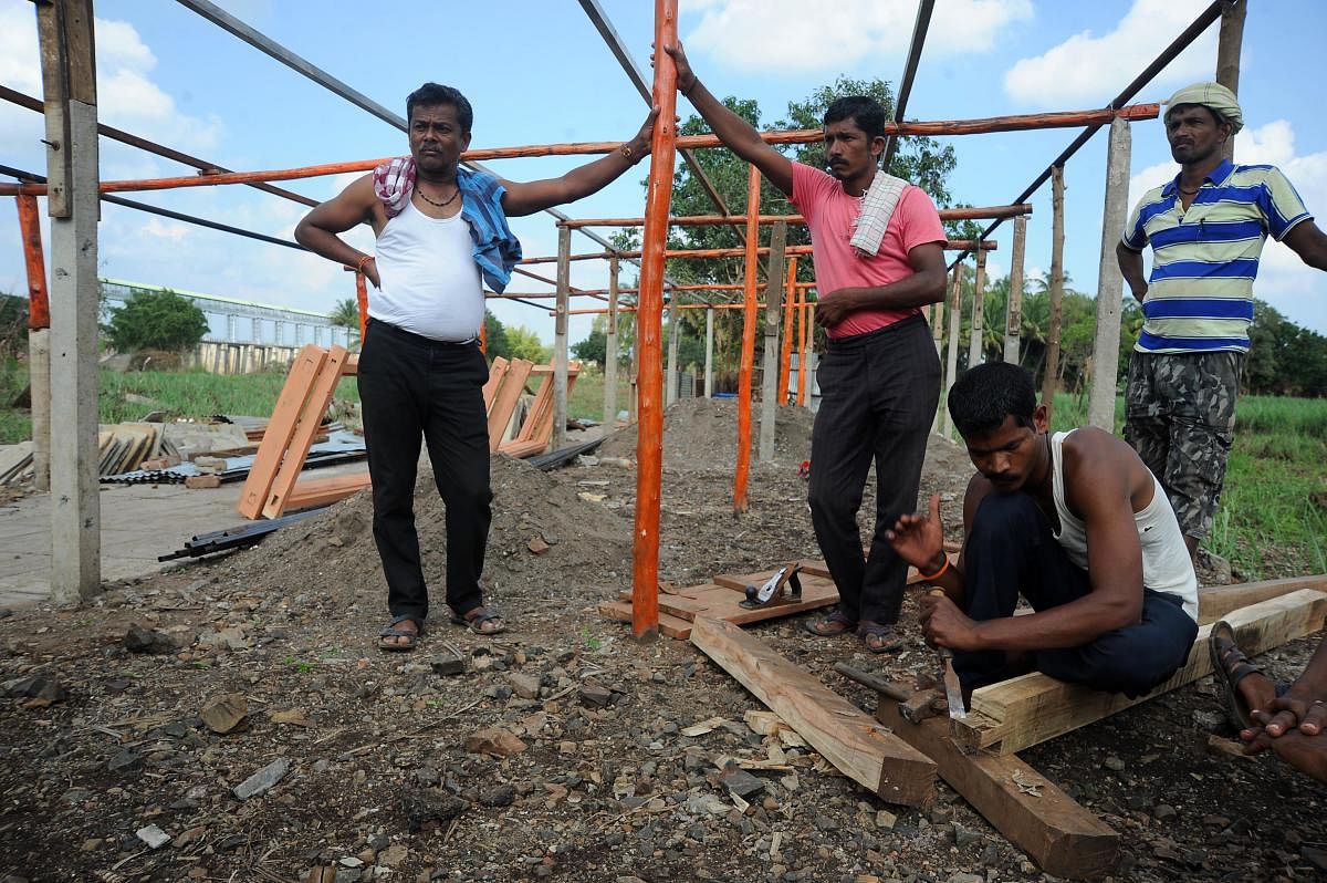 Residents of Janawad village in Belagavi district rebuild their houses which were washed away in the August floods. They continue to build their house very close to the barrage. | DH Photo: Pushkar V