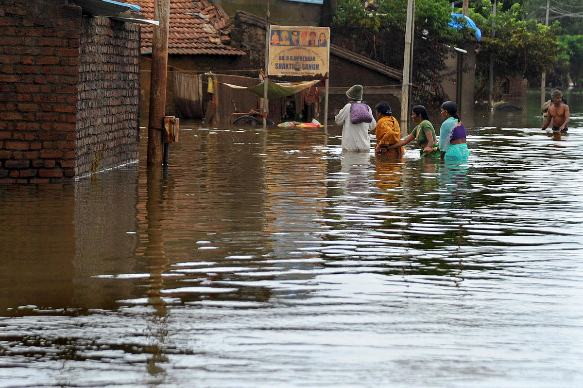 A total of 2,798 villages in 103 taluks of 22 districts in the state was affected by the floods, in which around seven lakh people were shifted to safe areas. Ninety-one people died and about 3,400 heads of cattle perished in the rains and floods in August. Photo/DH