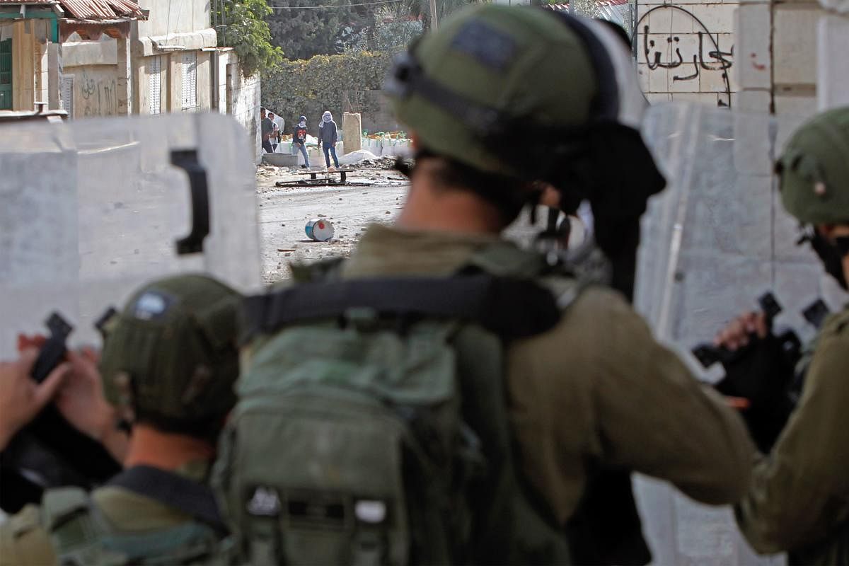 Israeli troops clash with Palestinian demonstrators  (AFP Photo)