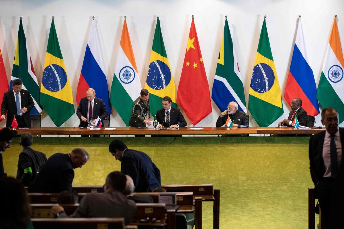 China's President Xi Jinping (L), Russia's President Vladimir Putin (2nd L), Brazil's President Jair Bolsonaro (C), India's Prime Minister Narendra Modi (2nd R), and South Africa's President Cyril Ramaphosa (R) in BRICS (AFP Photo)