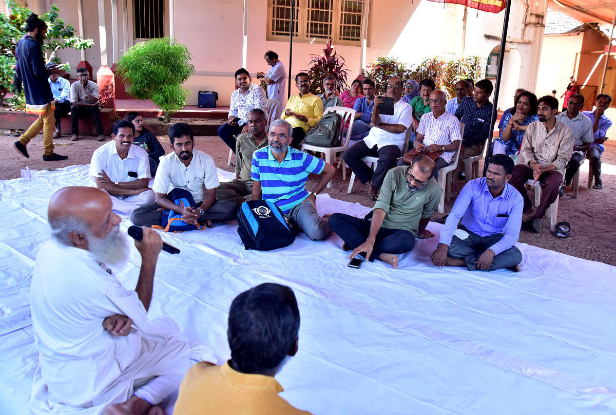 Theatre activist Prasanna Heggodu speaks at an interaction organised at Roshni Nilaya School of Social Work in Mangaluru on Friday.
