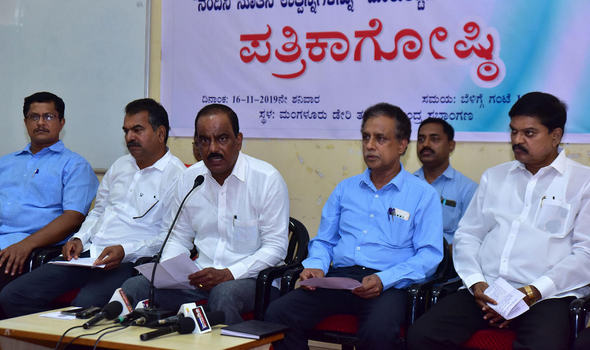 Dakshina Kannada Milk Producers Union Ltd President Raviraj Hegde speaks to mediapersons in Mangaluru on Saturday. DH Photo