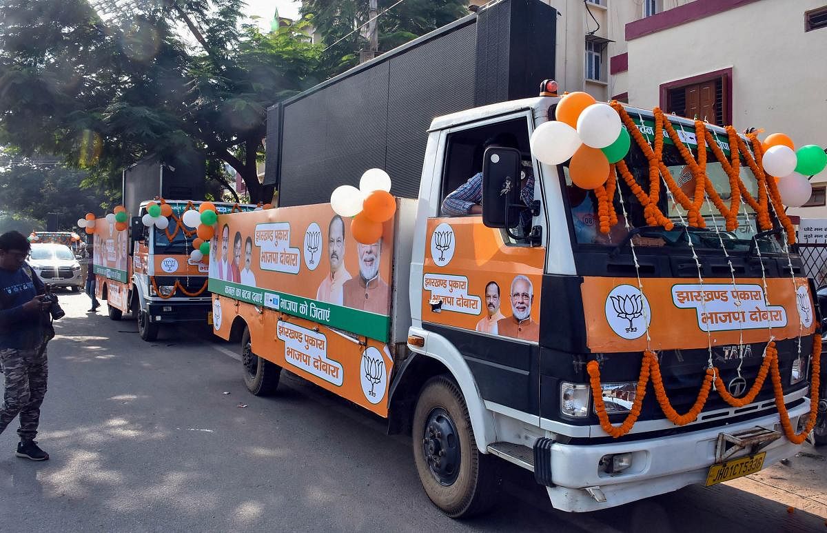 Jharkhand Chief Minister Raghuvar Das flags off campaign vehicles for the upcoming Assembly polls, from the state BJP headquarters in Ranchi on Thursday. (PTI Photo)