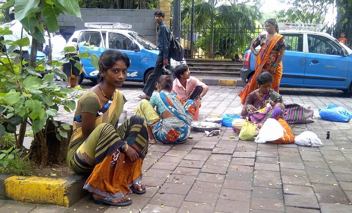 Pardhis living on the street off The Gateway of India, Mumbai