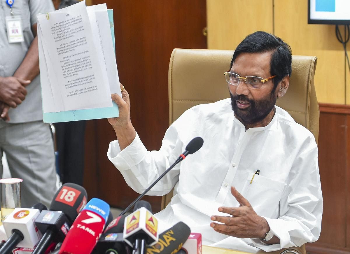  Minister for Consumer Affairs, Food and Public Distribution Ram Vilas Paswan addresses a press conference on the report of drinking water testing, in New Delhi. (PTI Photo)
