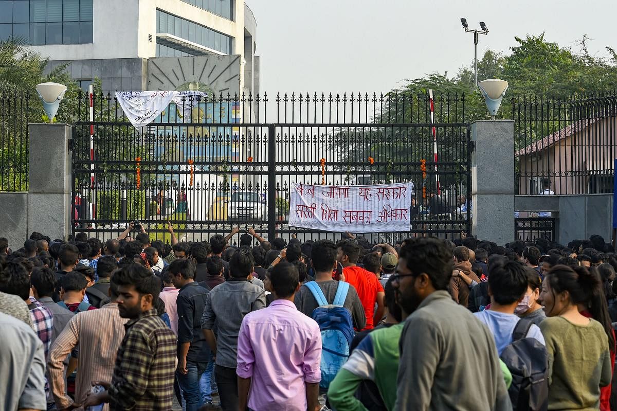 Jawaharlal Nehru University (JNU) students stage a protest over the hostel-fee hike and the administration's alleged 'anti-students' policy, outside the AICTE Auditorium in New Delhi (PTI Photo)