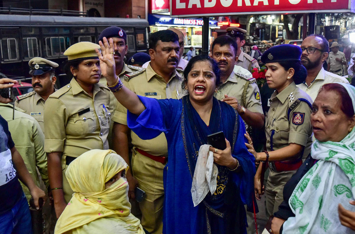 Mumtaz, an IMA investor, protests outside the company’s offices in Shivajinagar on Sunday. (Inset) She suffered a gash in her scalp after a stone hit her. DH/Irshad Mahammad