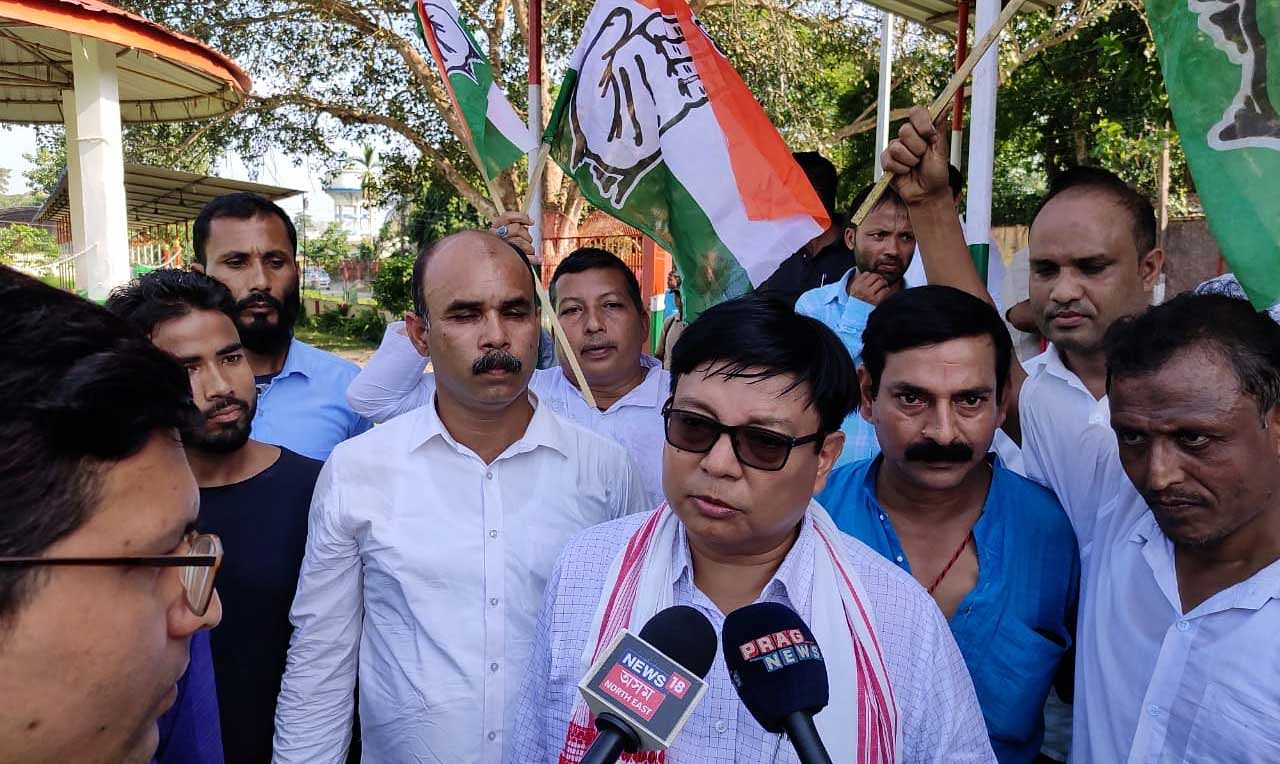 The team comprising senior Congress leaders, Debabrat Saikia and Rakibul Hussain demanded that Sarma be removed for his biased stand on the NRC. (Twitter)