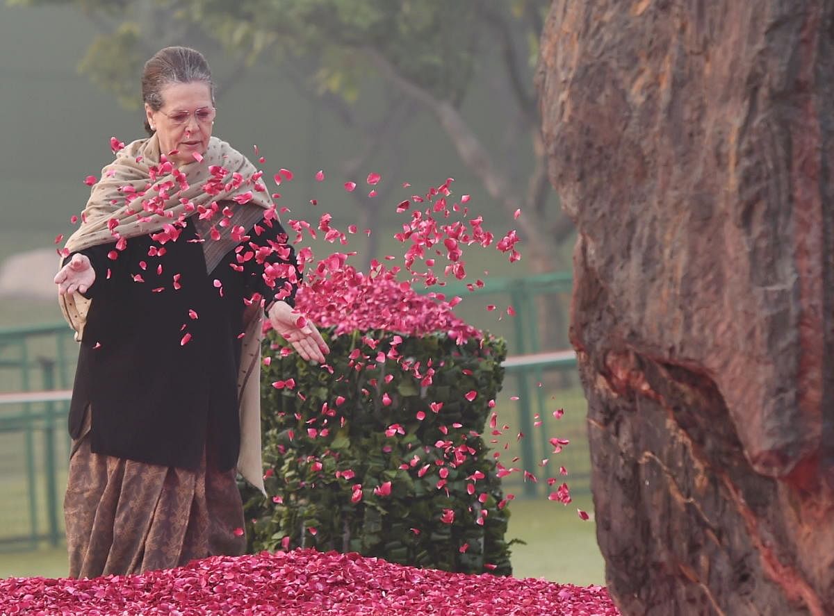 Congress President Sonia Gandhi pays floral tribute to former prime minister Indira Gandhi on her birth anniversary, at Shakti Sthal in New Delhi.(PTI Photo)