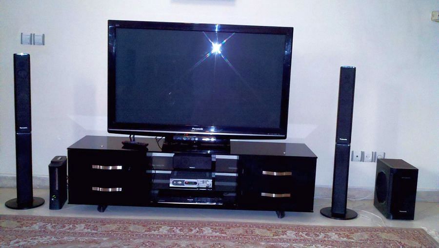A home theatre in a box setup. Picture credit: commons.wikimedia.org/wiki/ Milad Mosapoor