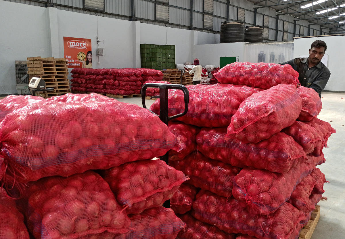 The all-India average retail price of onion stood at Rs 60.38 per kg on November 15, compared with Rs 22.84 per kg on the same date last year. Photo/REUTERS