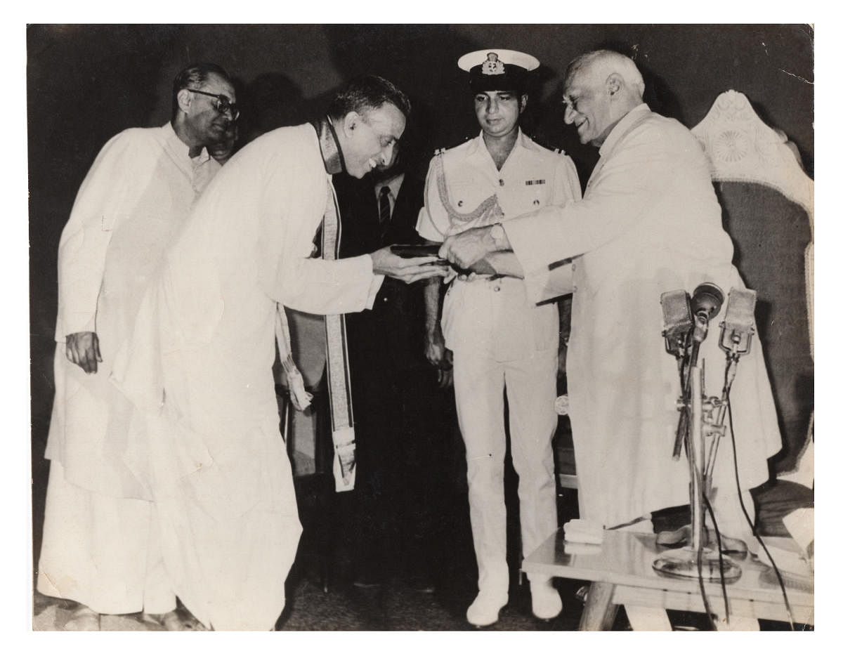 Doreswamy Iyengar receives a Central Sangeeth Natak Akademi award in 1971