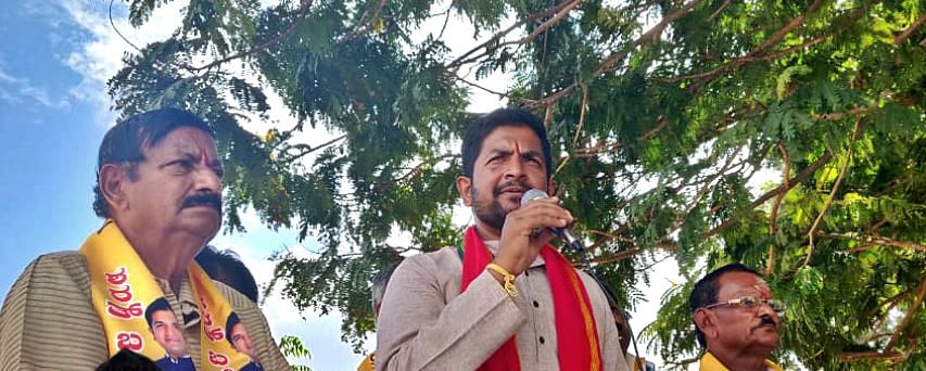 Son of BJP MP from Chikkaballapura B N Bachegowda, he had remained adamant so far on contesting the bypolls despite repeated attempts by the party leadership to pacify him. Yediyurappa has earlier said the party has even decided to expel him. Photo/Twitter (@SBG4Hosakote)