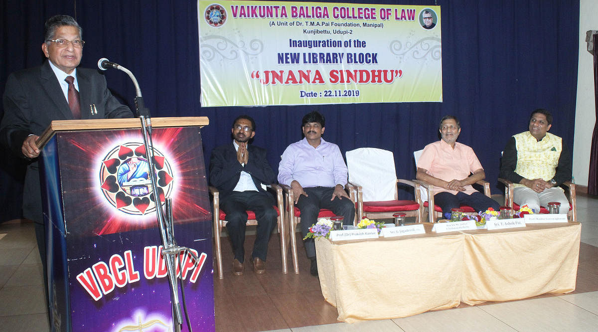 Lokayukta Justice P Vishwanath Shetty speaks after inaugurating the library at Vaikunta Baliga College of Law in Udupi.