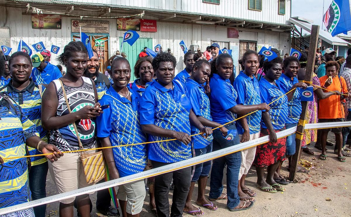 Bougainville residents gather at a polling station in a historical independence vote in Buka. (Photo by AFP)