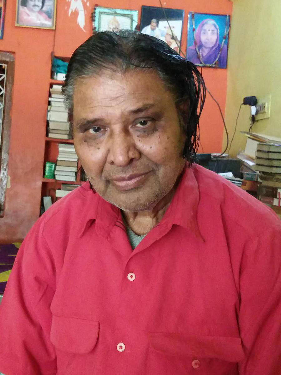 Born on April 6, 1943, Walikar worked as high school teacher, lecturer and also served as a reader at Gulbarga University's Kannada Study Institute. 