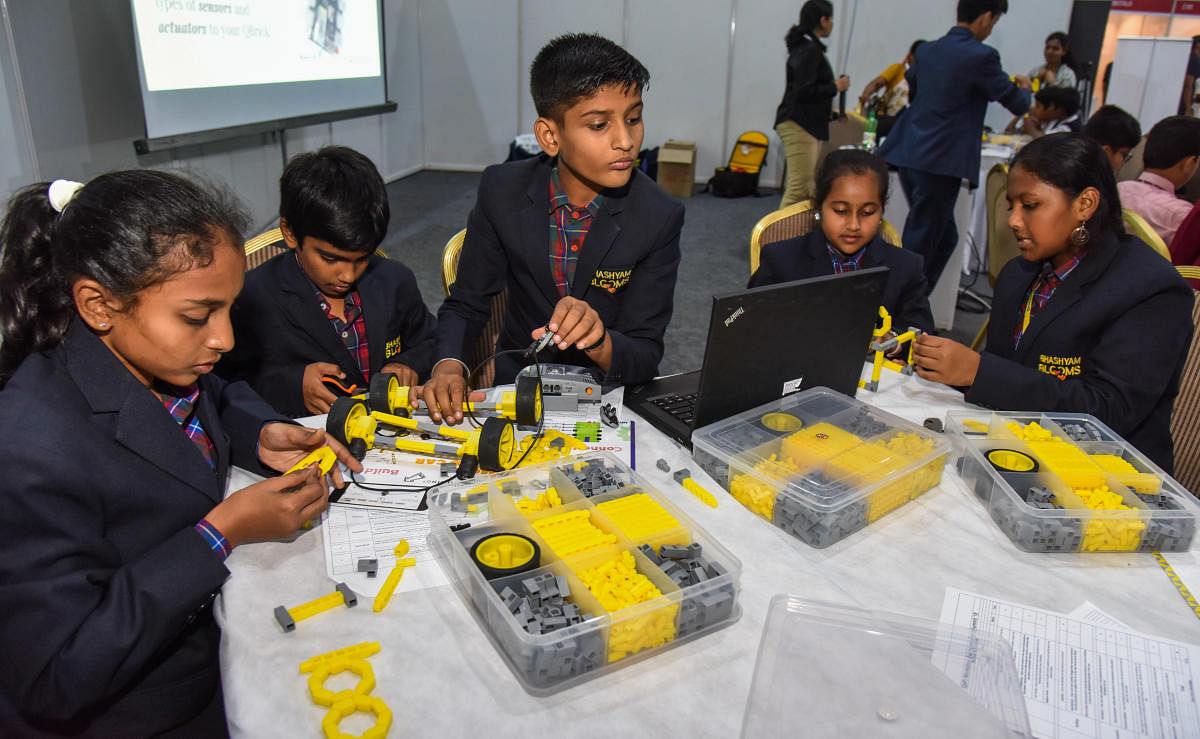 With robotics being one of the big hits at the Bengaluru tech summit, the stall by a Bengaluru based startup drew a lot of attention.  At the exhibit, a group of students were operating the model of a smart home, using a DIY robotic kit.