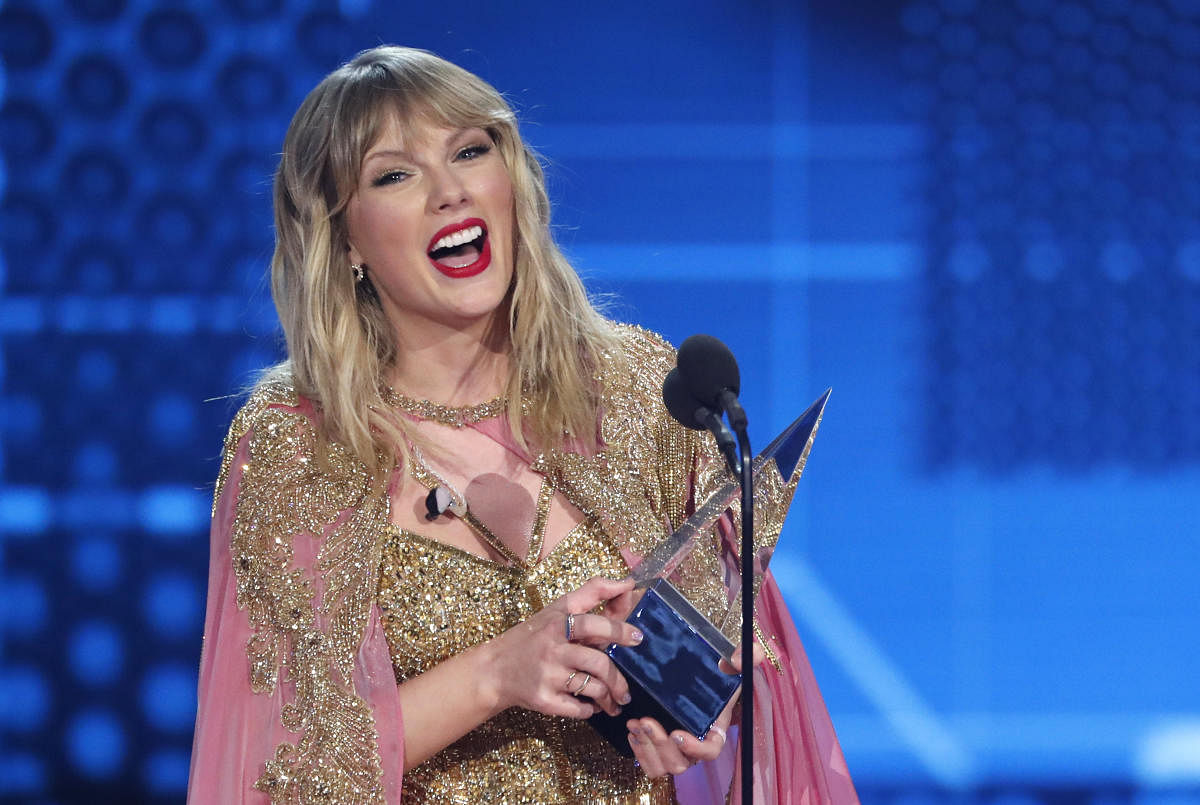 Taylor Swift accepts the Artist of the Decade award. (Reuters Photo)