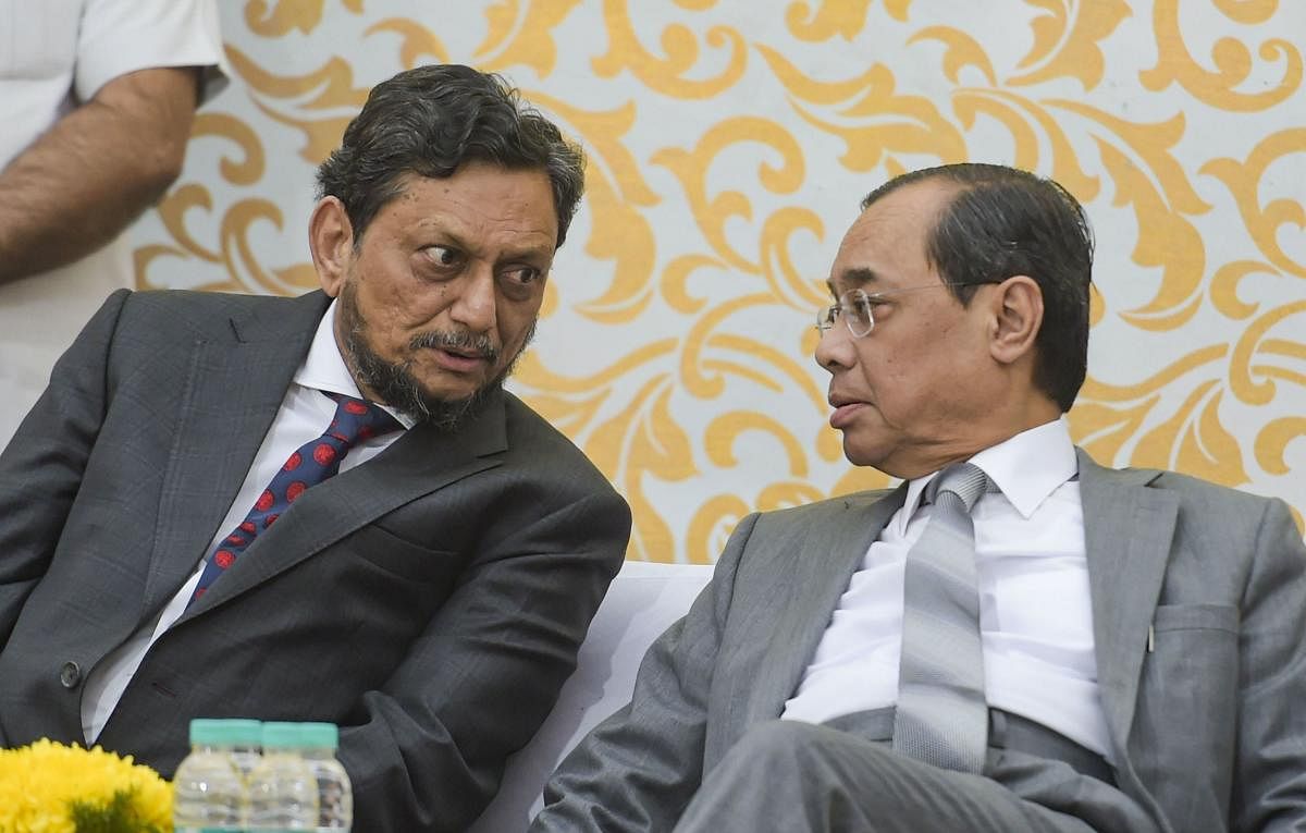 Current Chief Justice of India Sharad Arvind Bobde with outgoing Chief Justice Ranjan Gogoi (PTI photo)
