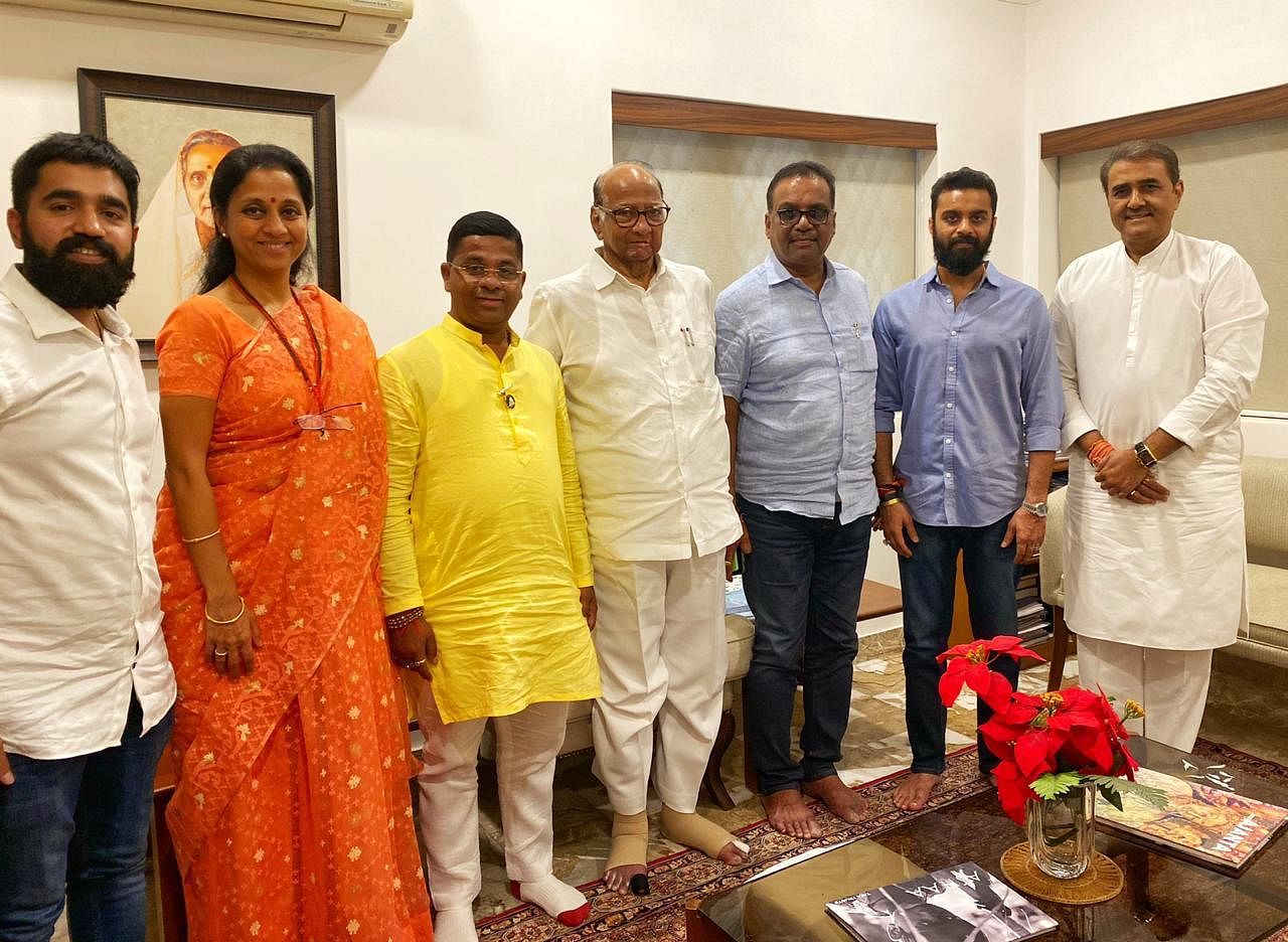 BVA leaders meeting Sharad Pawar. (DH Photo)