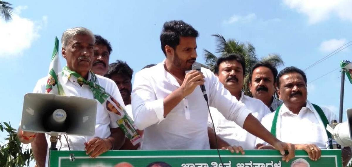 JD(S) youth wing president K Nikhil campaigns for party candidate B L Devaraju, in KR Pet taluk, on Tuesday. MLA Ravindra Srikantaiah, district president D Ramesh and MLC K T Srikantegowda are seen.