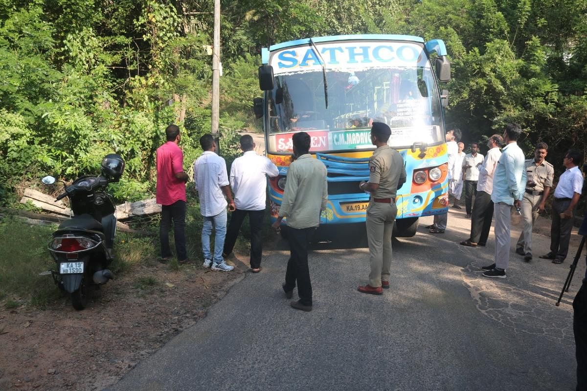 Harekala Gram Panchayat members, demanding government buses, staged a protest and stopped private buses in Harekala on Thursday.