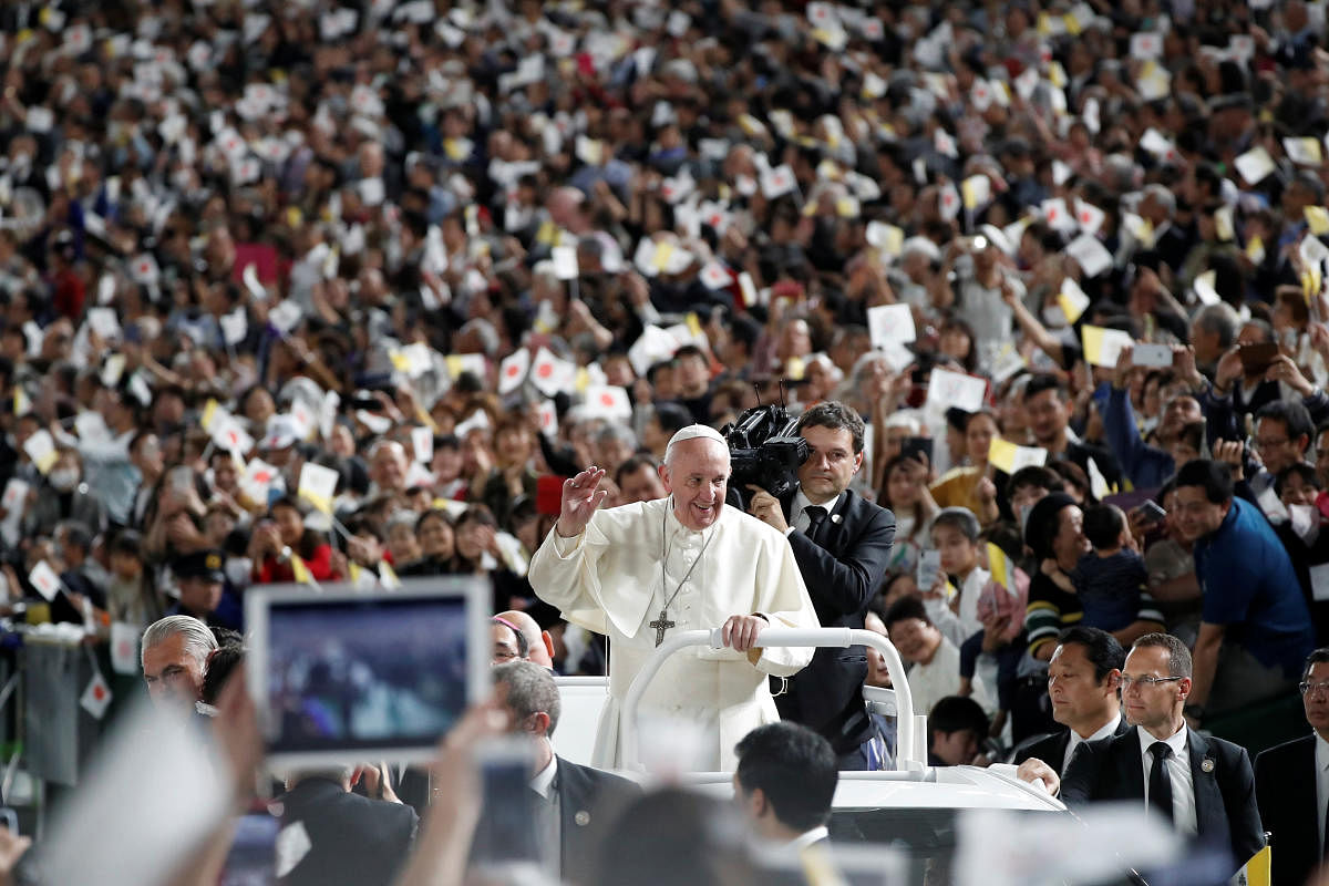 Pope Francis greets wellwishers during a Holy Mass at the Tokyo Dome, in Tokyo, Japan, November 25, 2019. Photo/REUTERS