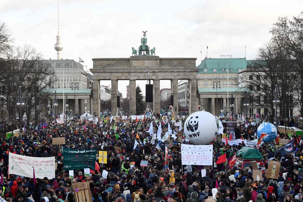 A general view shows demonstrators as they gather with placards at Brandenburg Gate during a protest called by the Fridays for Future movement for climate protection on November 29, 2019 in Berlin, as part of global action day for climate. (AFP Photo)