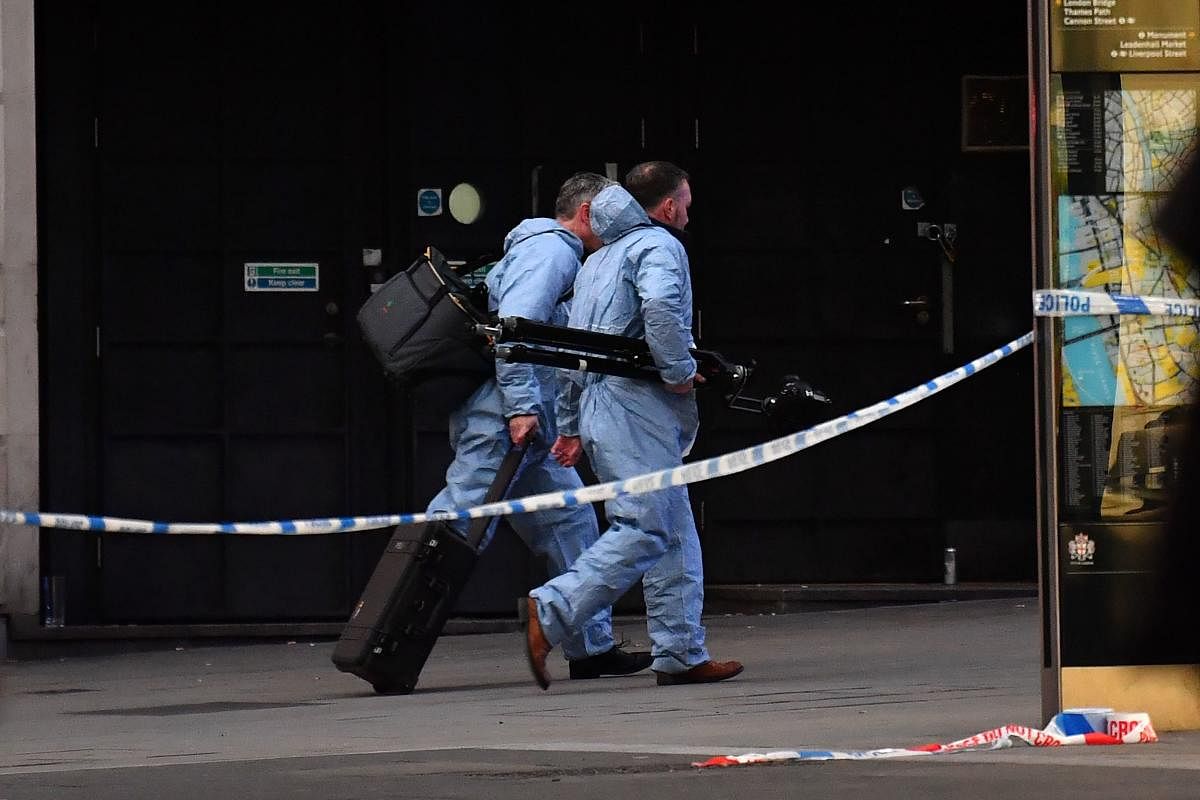 Forensics officers make their way near London Bridge in central London, on November 29, 2019, after reports of shots being fired on London Bridge. (AFP Photo)