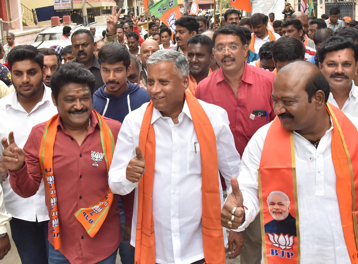 M Saravana BJP candidate of Shivajinagar, Housing Minister V Somanna and Actor and Former MLA Jaggesh campaign at Shivajinagar in Bengaluru on Saturday, November 30, 2019. (DH Photo)