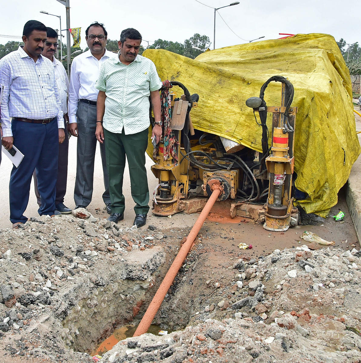 BBMP chief engineer S P Ranganath, joint commissioner (Yelahanka) Dr Ashok and Jakkur corporator K A Munindra Kumar inspect a stretch of Bellahalli Road that was illegally dug up to lay cables. DH PHOTO/RANJU P