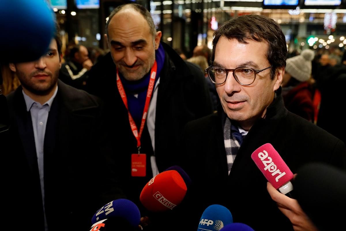 CEO of the French railway company SNCF Jean-Pierre Farandou (R) answers the press after visiting the Montparnasse train station in Paris on December 4, 2019, on the eve of a national strike over pension reforms. (AFP Photo)
