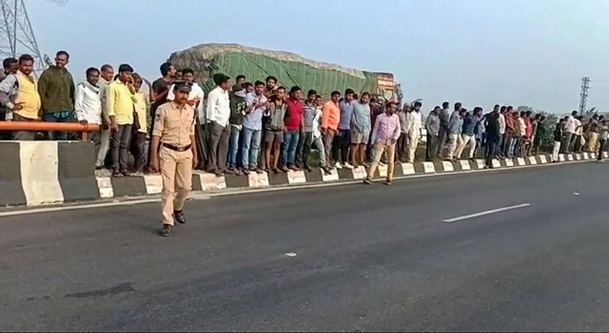 A section of people reached the "encounter" site and congratulated the police and raised slogans in favour of them like 'Telangana police zindabad' and "We got justice". Photo/PTI