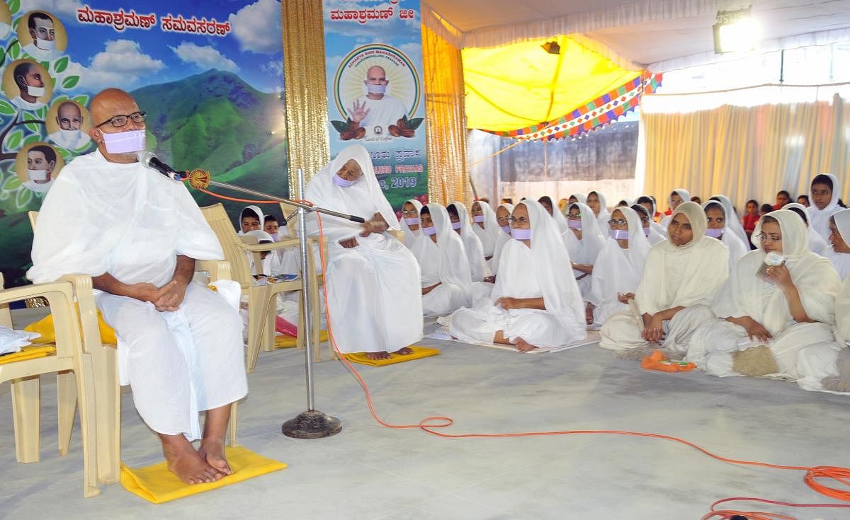 Jain Terapanth 11th Acharya Mahashraman delivers a discourse at Chikkamagaluru.