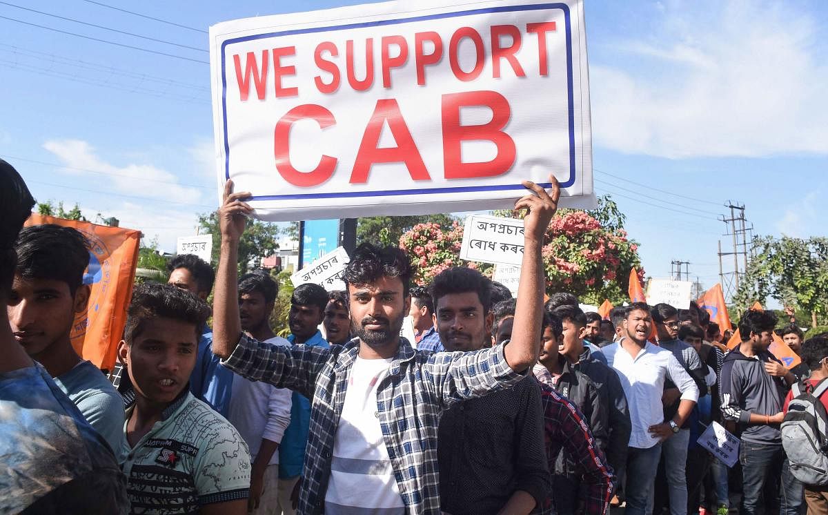People supporting CAB (PTI Photo)