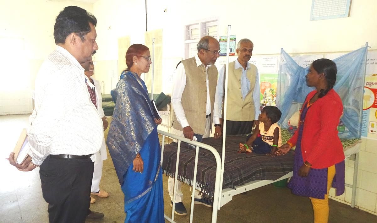 State Food Commission in-charge chairman D G Hasabi pays a visit to the Nutritional Rehabilitation Centre at the District Hospital in Madikeri on Friday. 