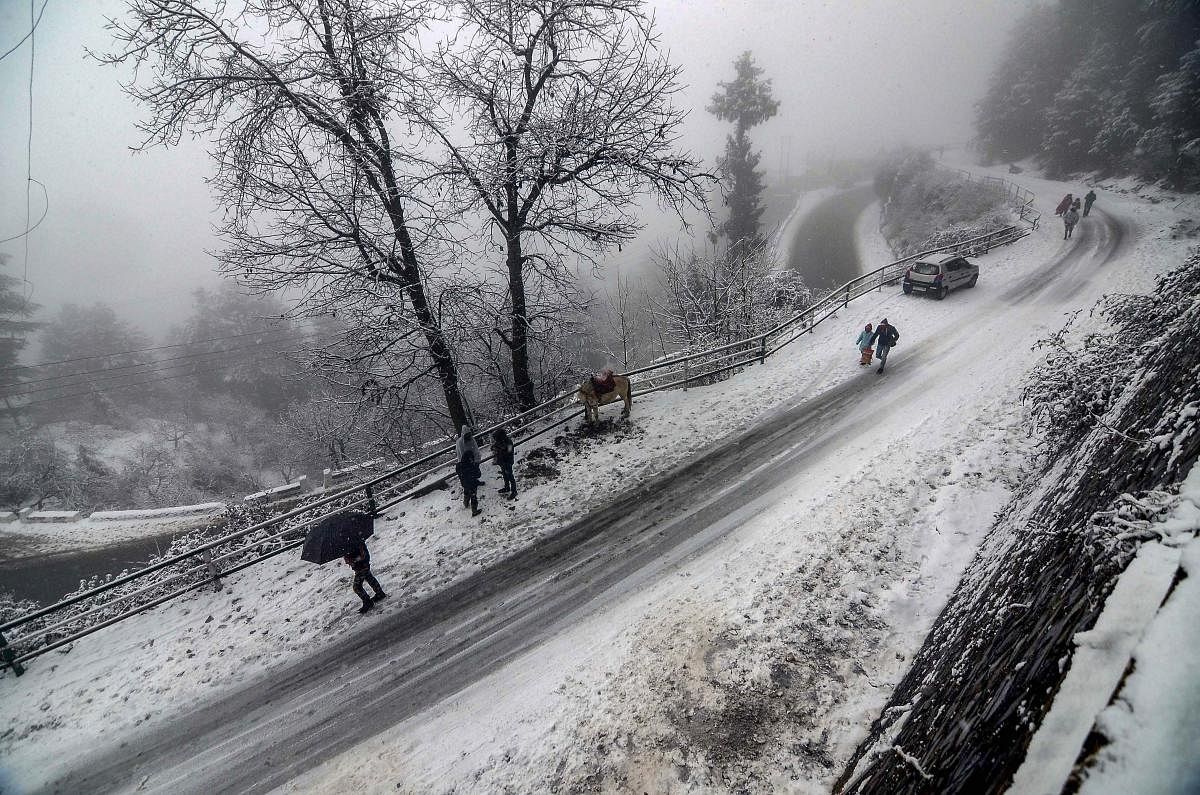 The 90 students from Maharashtra and 80 students from Rajasthan were on a tourist trip to the state but got stuck in snowfall near Kufri on Friday evening, Shimla Superintendent of Police Omapati Jamwal said. Photo/PTI